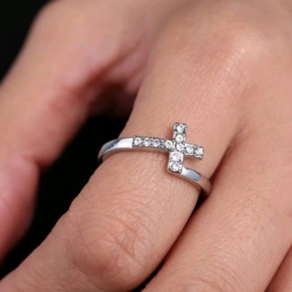 Religious Silver CROSS RING - Picture 2 of 3
